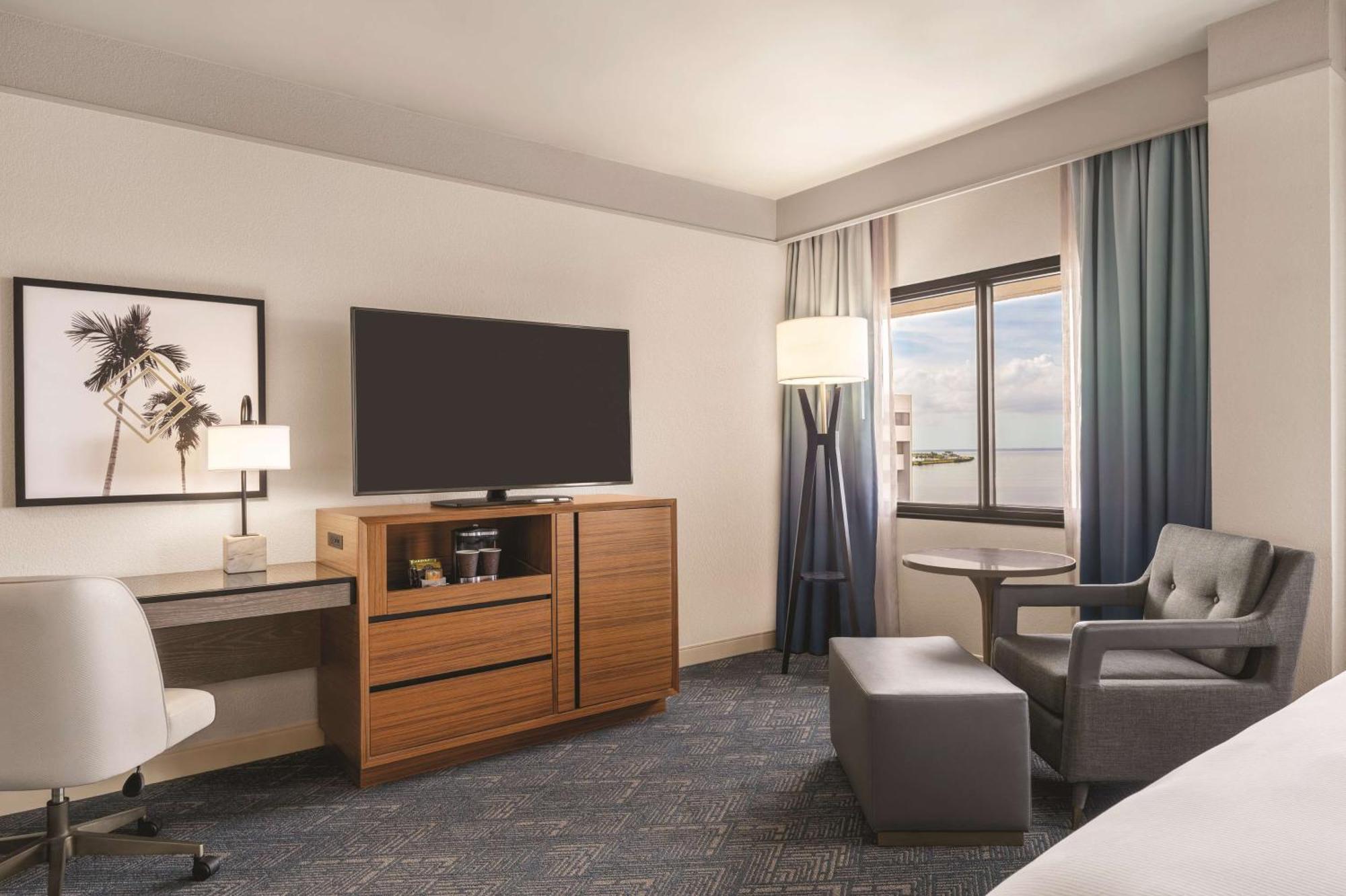 מלון Doubletree By Hilton Tampa Rocky Point Waterfront מראה חיצוני תמונה